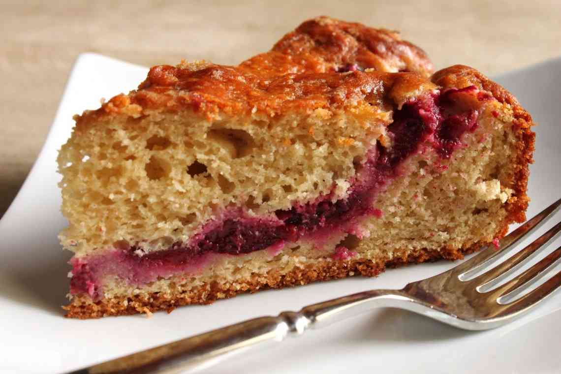 Вишневий пиріг: простий рецепт з покроковим фото